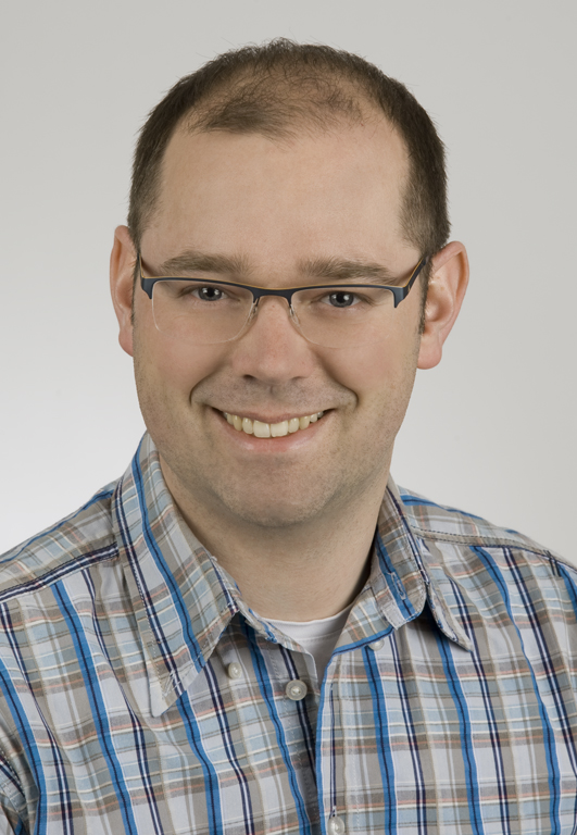 Alexander Blume, Inhaber & Kfz-Sachverständiger des Ingenieurbüros Seidel in Gütersloh, im Portrait.